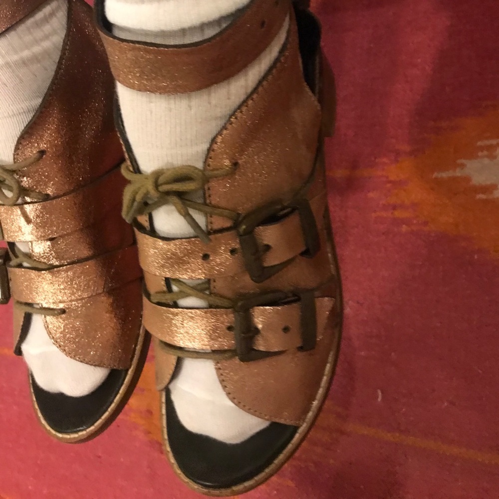 Sandals - Picture 6 of 9